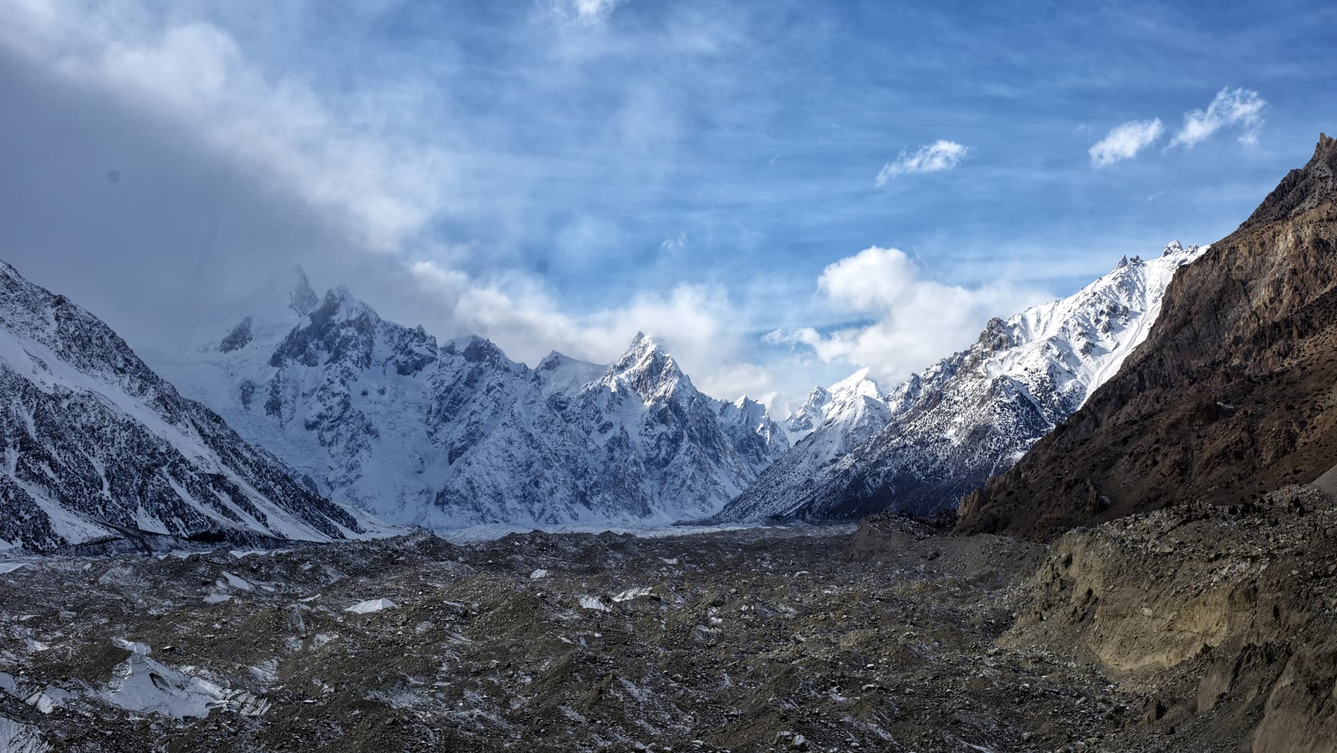 Hopper Glacier and Nagar Valley